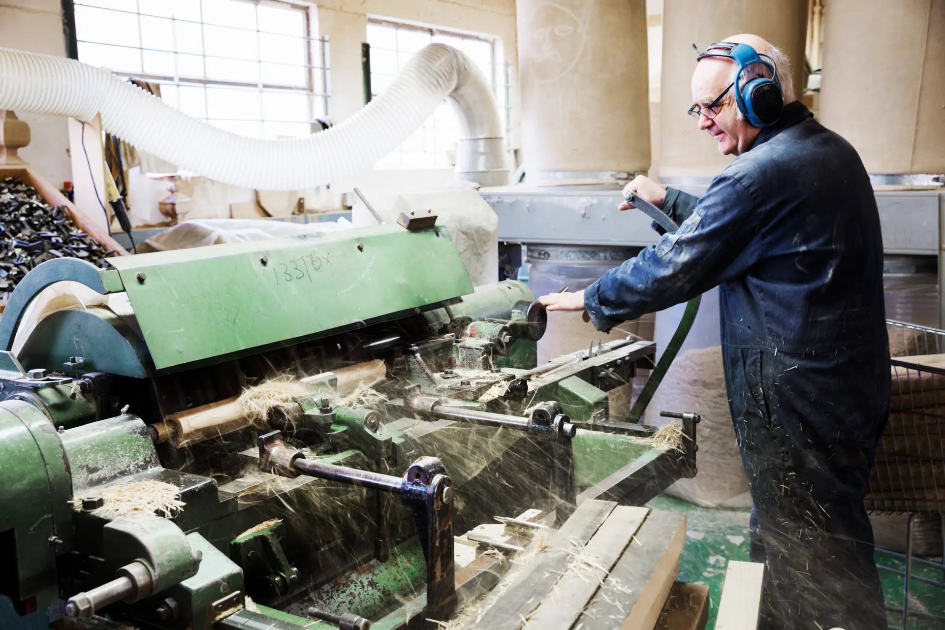 Muebles y estructuras de madera a medida: escritorios, mesas, puertas y más